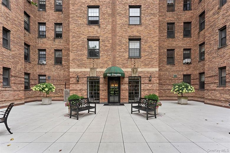 35 Parkview Avenue #5A