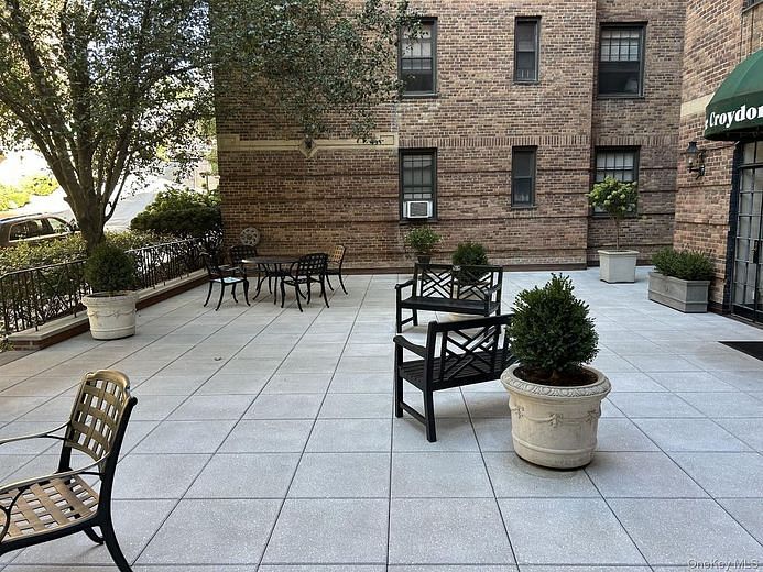 35 Parkview Avenue #5C