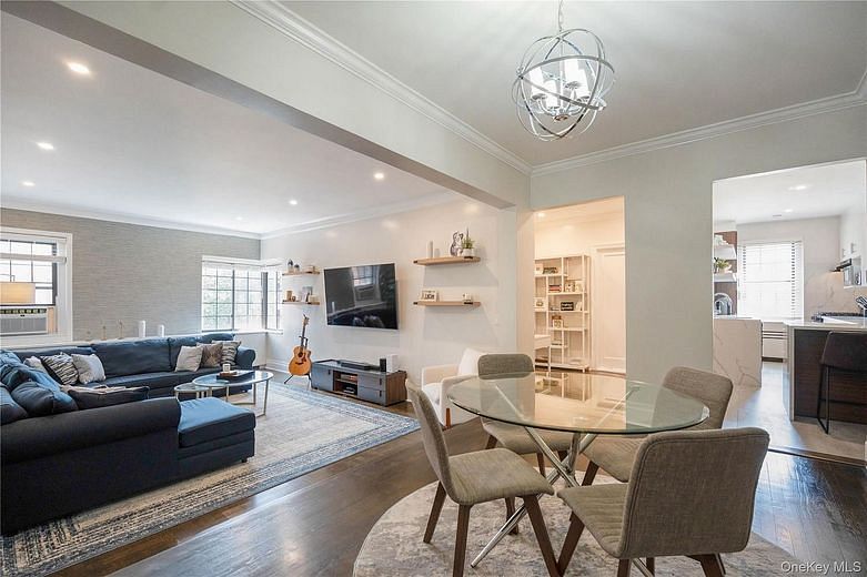 35 Parkview Avenue #6G