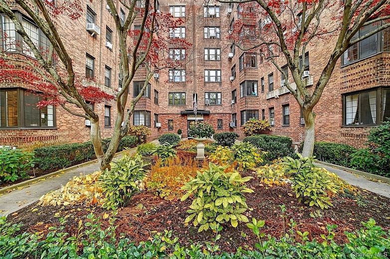 35 Parkview Avenue #6K