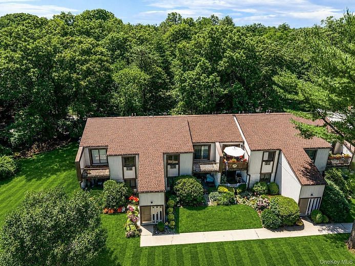 35 Richmond Boulevard #4B