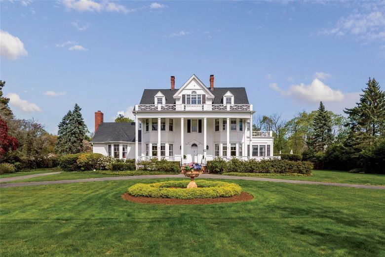 35 S Penataquit Avenue