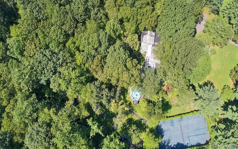 35 Saxon Woods Road