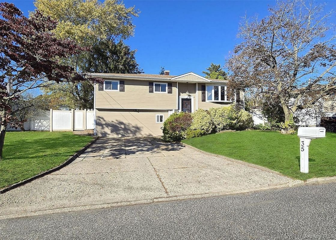 Image 1 of 26 for 35 Van Buren Avenue in Long Island, Brookhaven, NY, 11720