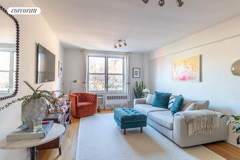 350 Bleecker Street #4K