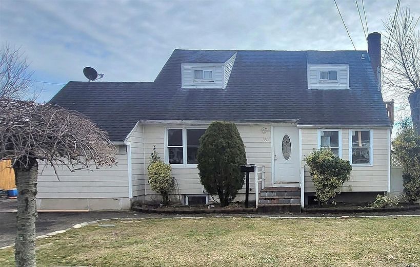 Image 1 of 9 for 350 Clift Street in Long Island, Central Islip, NY, 11722