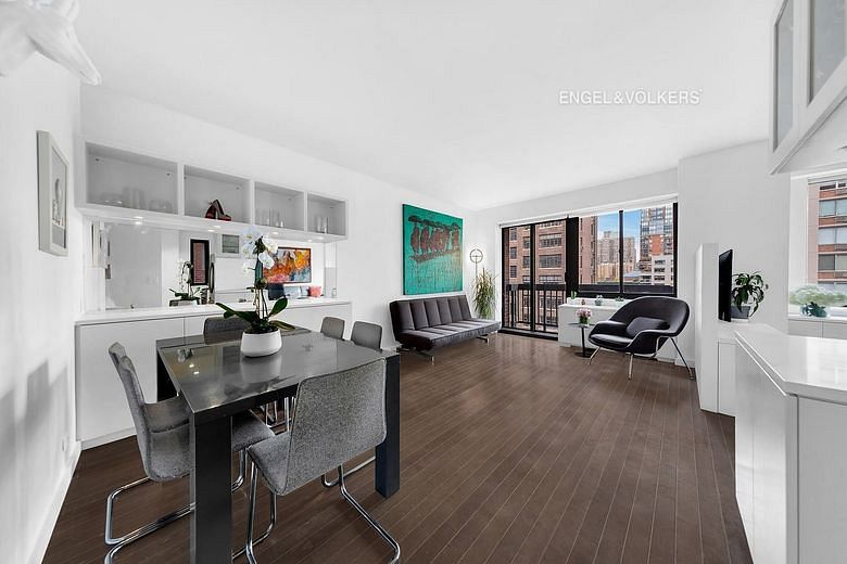350 East 72nd Street #9B