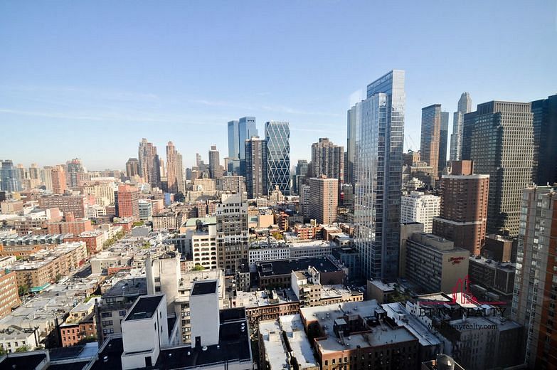 350 West 50th Street #32I