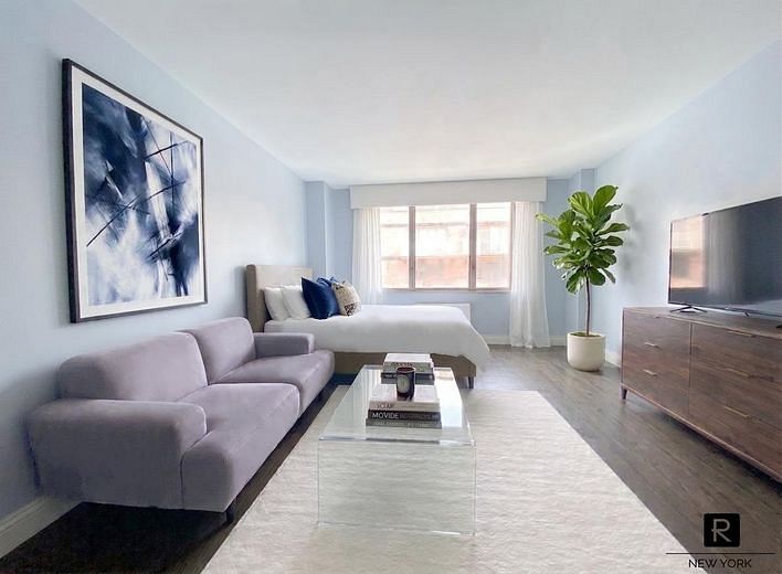 350 West 50th Street #4RR