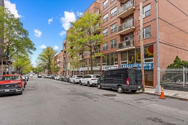 3519 Leavitt Street #4B