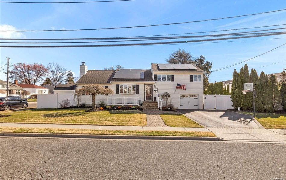 Image 1 of 35 for 352 N Virginia Avenue in Long Island, Massapequa, NY, 11758