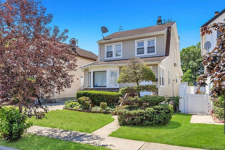 352 W Valley Stream Boulevard