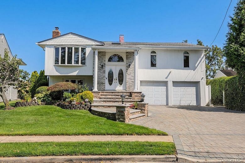 3529 Daniel Crescent