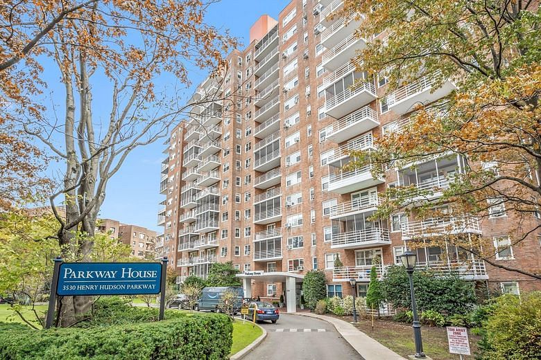 3530 Henry Hudson Parkway E #1B