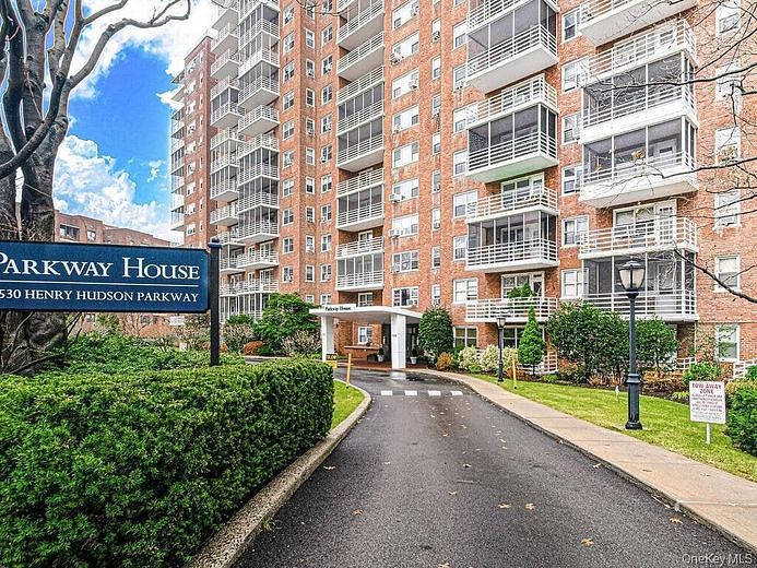 3530 Henry Hudson Parkway E #2C