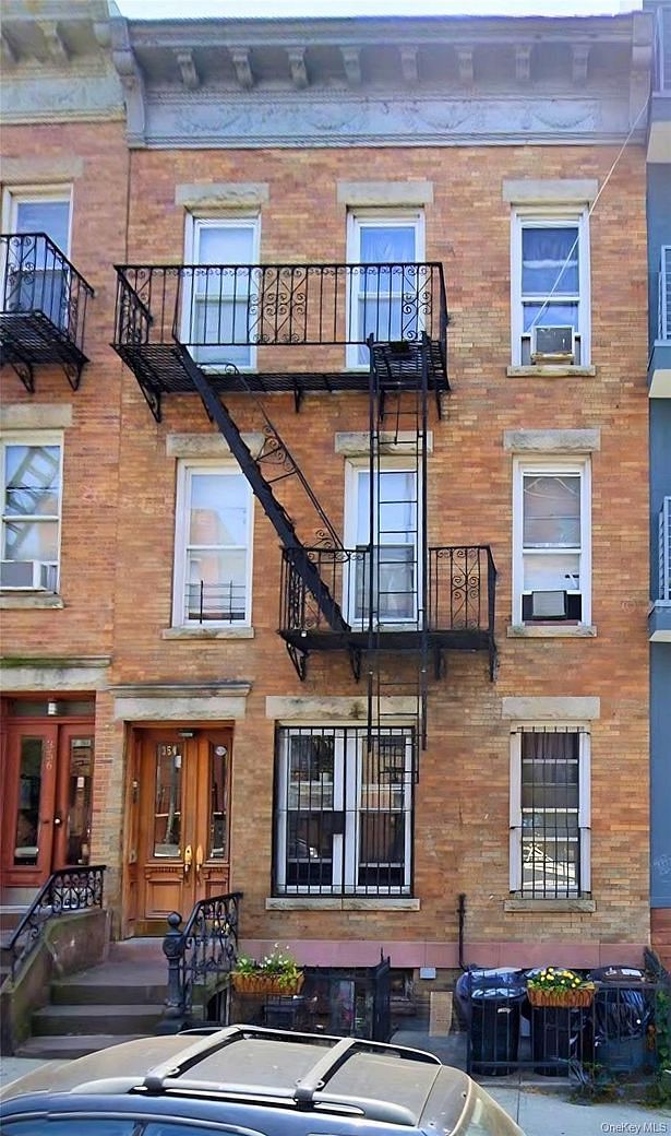 354 E 21st Street