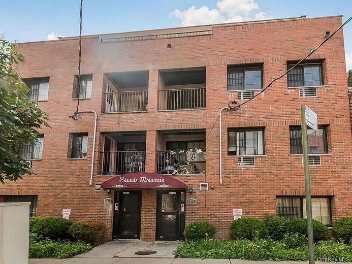 3545-3547 Carlisle Place