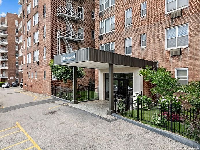 355 Bronx River Road #1i
