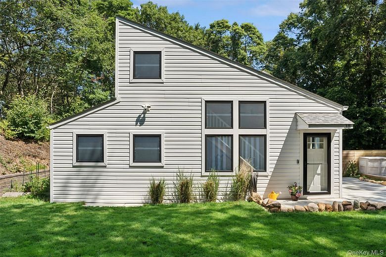 356 Oakleigh Avenue #38