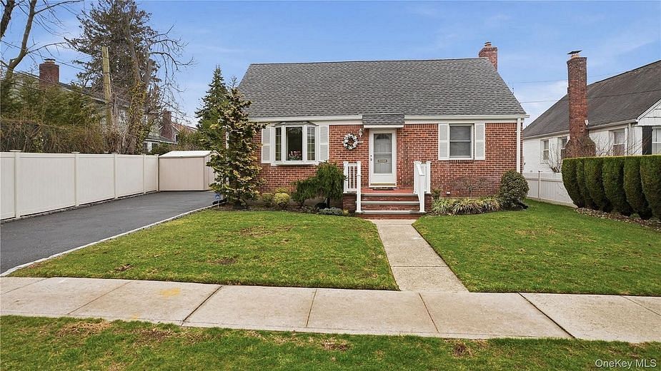 358 Kensington Road S