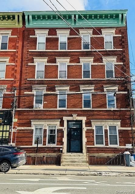 36-05 Vernon Boulevard