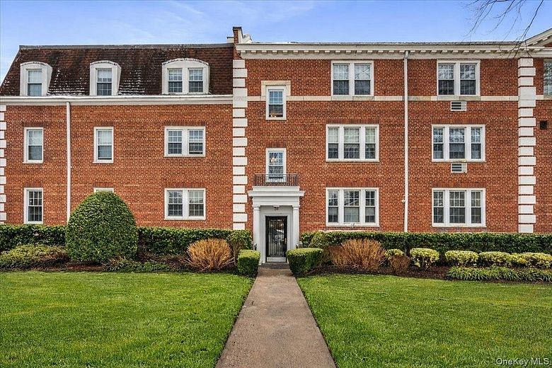 36 Hamilton Place #3-J