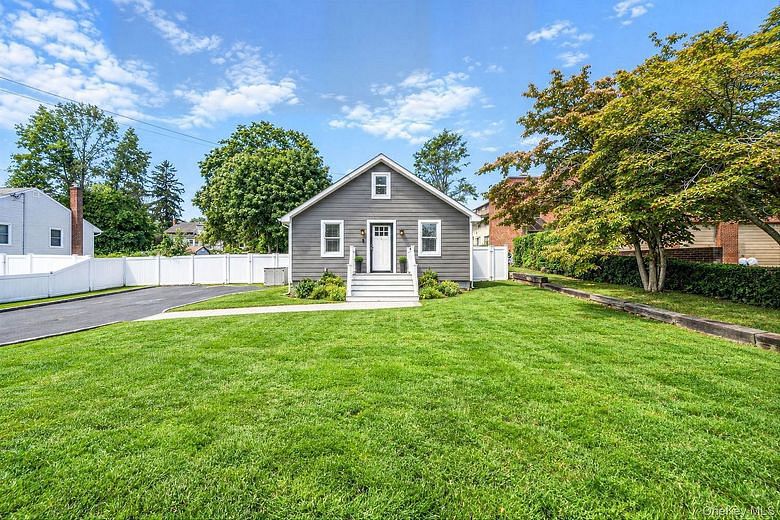 36 Mayflower Avenue