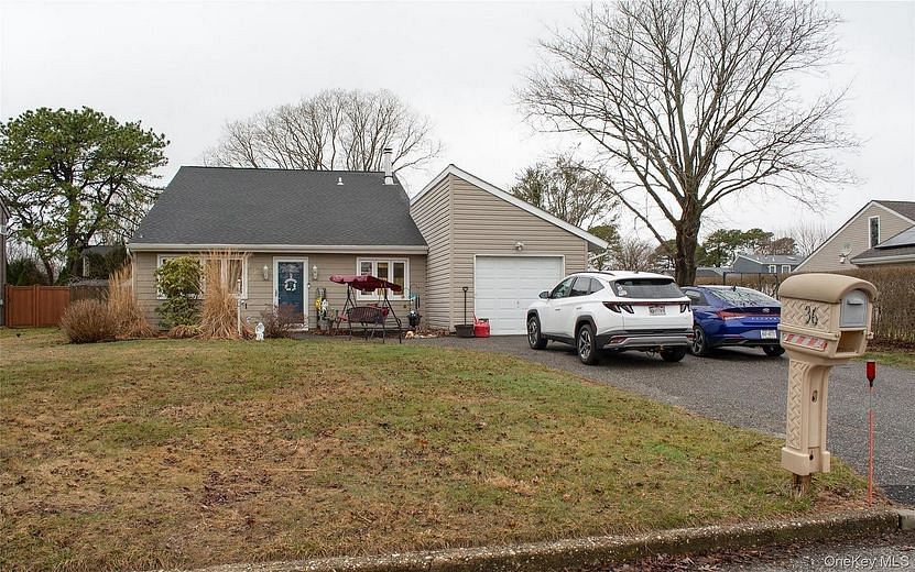 36 Narragansett Avenue