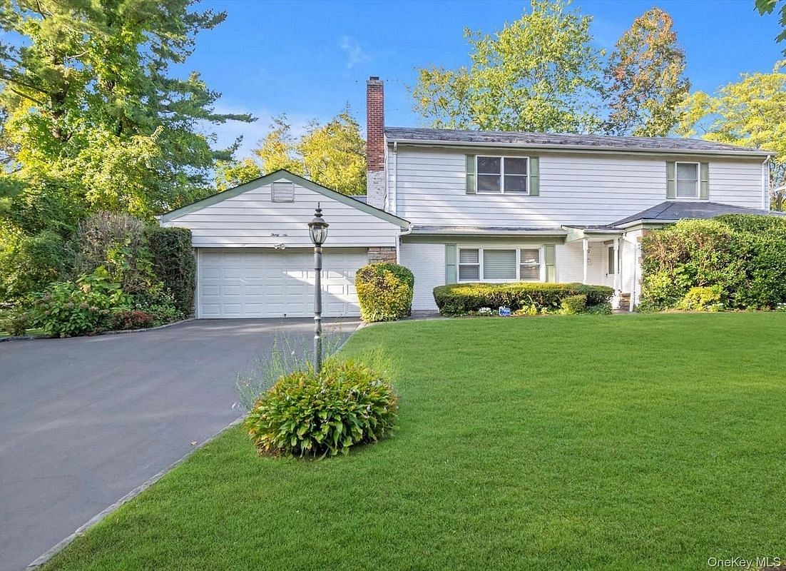 Image 1 of 28 for 36 Somerset Drive S in Long Island, North Hempstead, NY, 11020