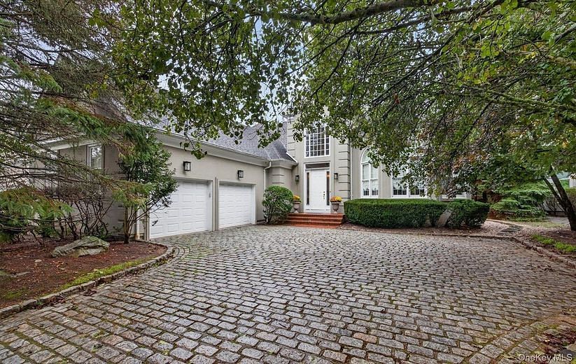 36 Stone Hill Drive S