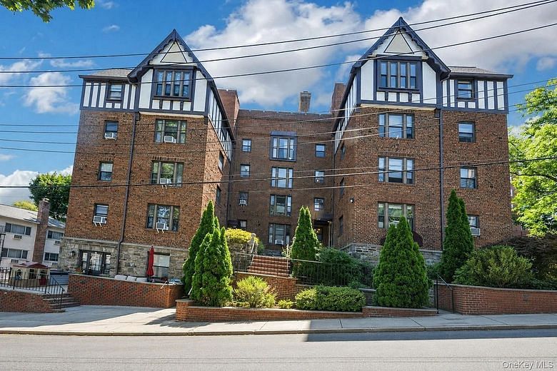 36 Westview Avenue #1B