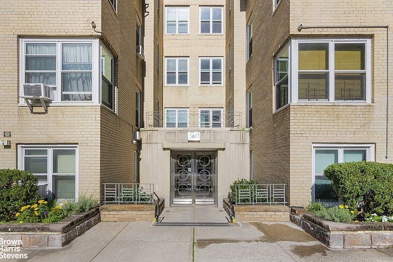 360 Cabrini Boulevard #3J