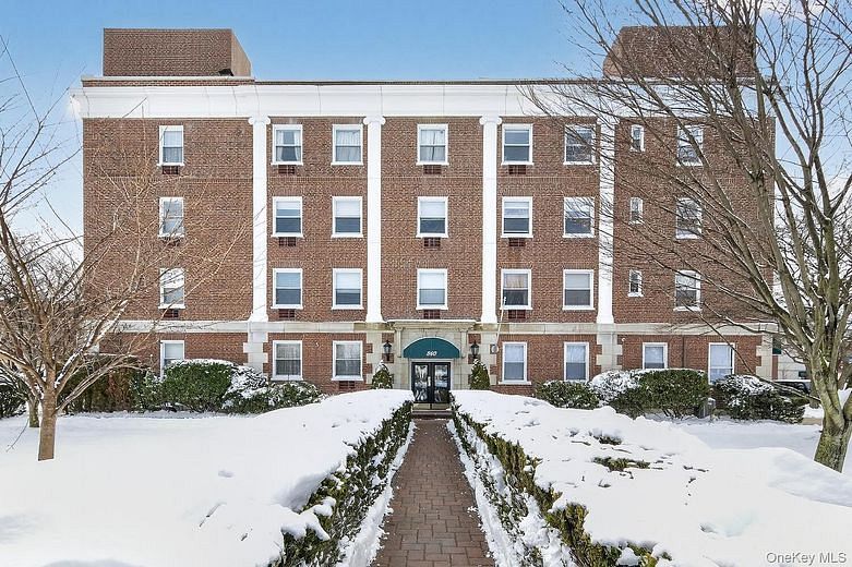 360 Stewart Avenue #2B