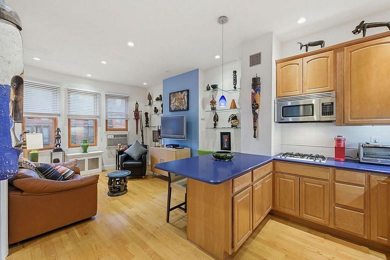 360 West 21st Street #4E