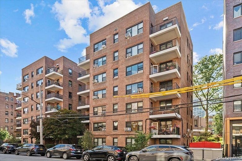 3635 Johnson Avenue #1M