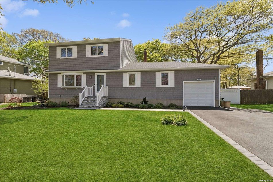 Image 1 of 32 for 364 Carnegie Boulevard in Long Island, Holbrook, NY, 11741