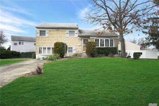 Image 1 of 27 for 4045 Daleview Avenue in Long Island, Seaford, NY, 11783