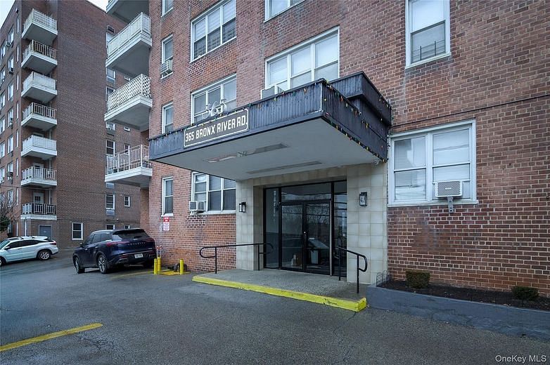 365 Bronx River Rd #7C