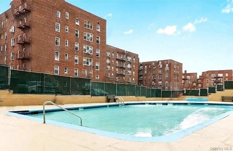 365 Bronx River Road #1H