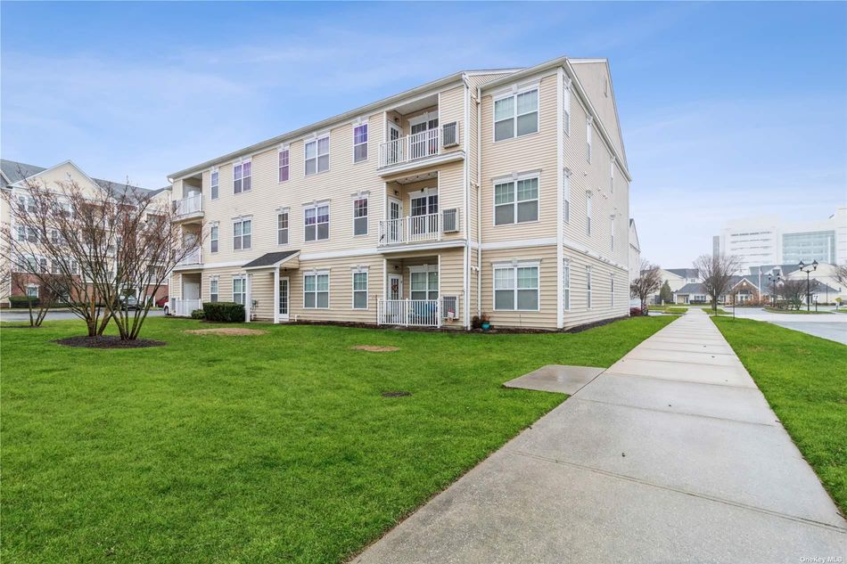 Image 1 of 29 for 2226 Finch Lane #2226 in Long Island, Central Islip, NY, 11722