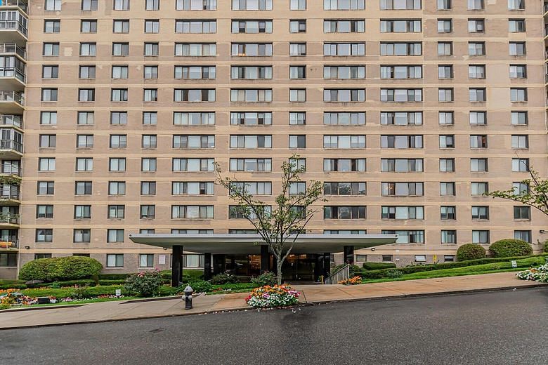 3671 Hudson Manor Terrace #14G