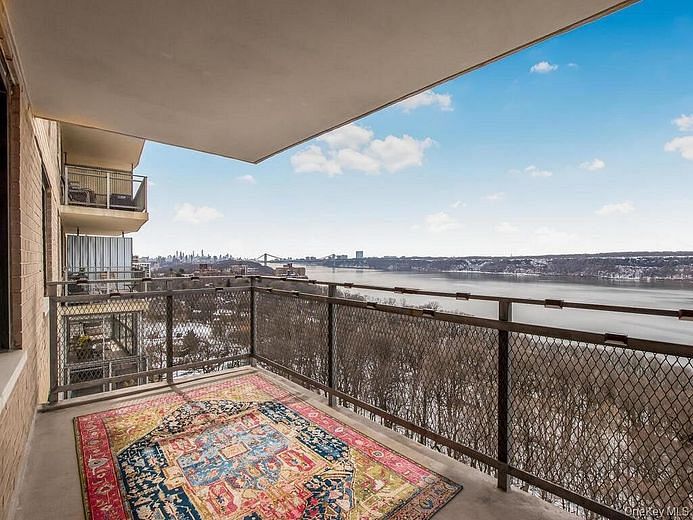 3671 Hudson Manor Terrace #17A