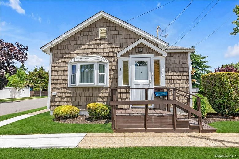 369 Maple Avenue