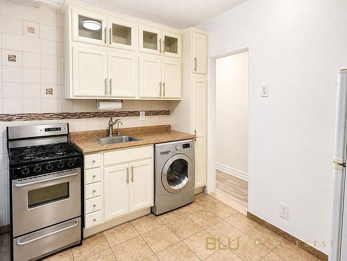3692 Broadway #24
