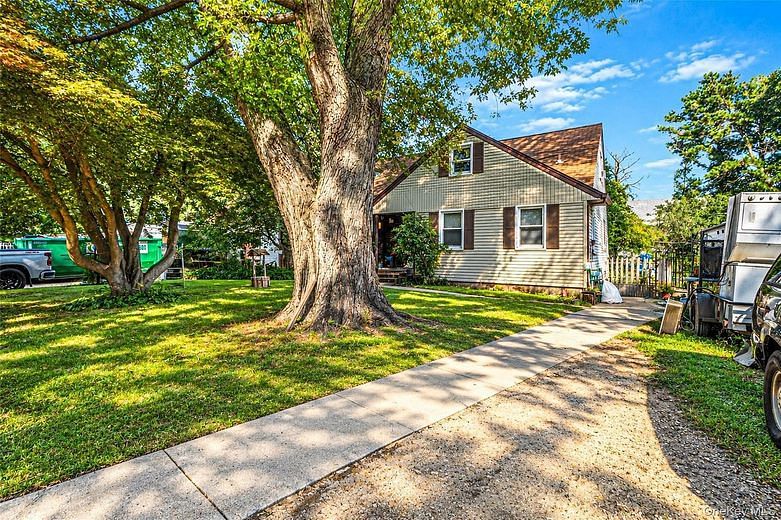 3698 Horseblock Road