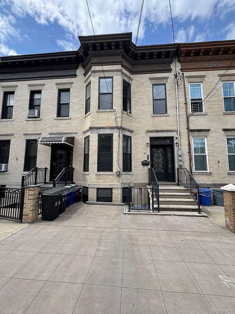 37 Apollo Street