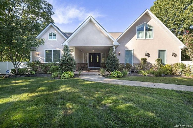 37 W Woodside Avenue