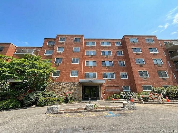 370 Central Park Avenue #4H
