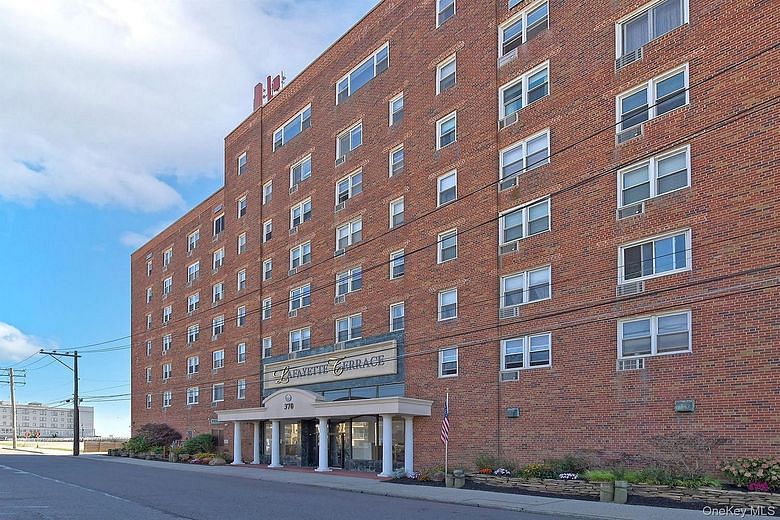 370 W Broadway #1A