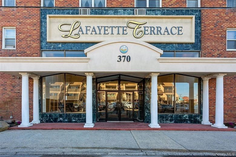 370 W. Broadway #2X